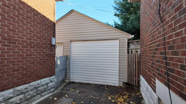 32 Tennyson ST,  London East,  ON N5Z 2K7