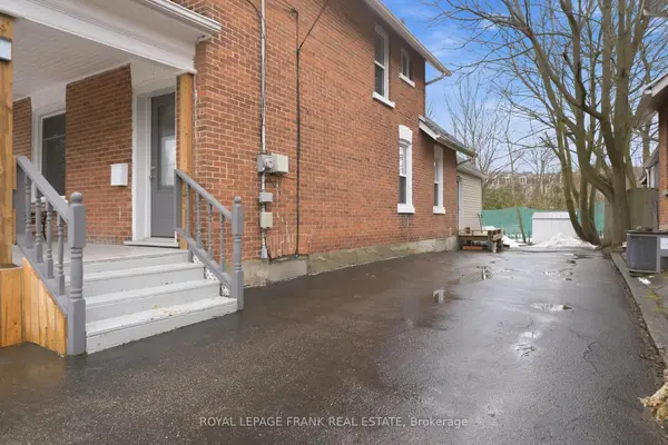 121 Durham ST W, Kawartha Lakes, ON K9V 2R3