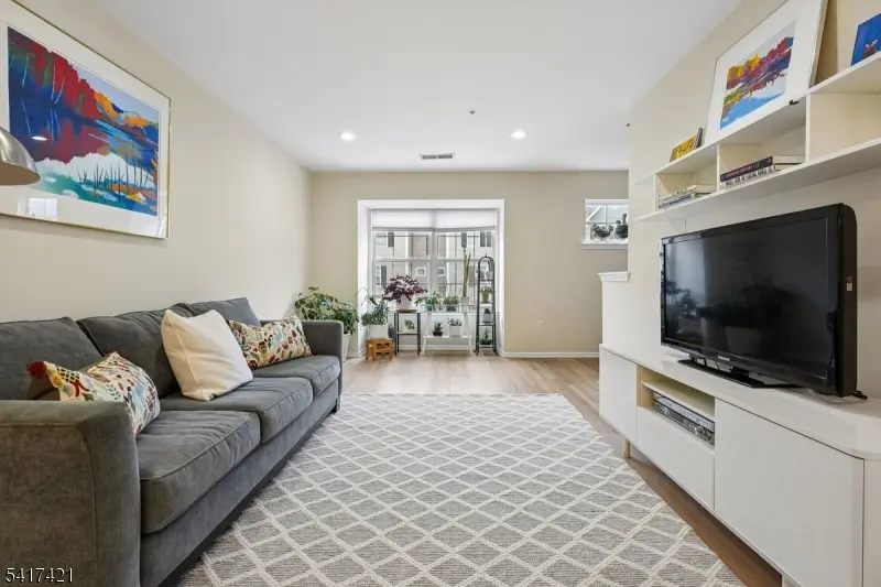 55 Greenbrook Dr #55, Bloomfield Twp., NJ 07003