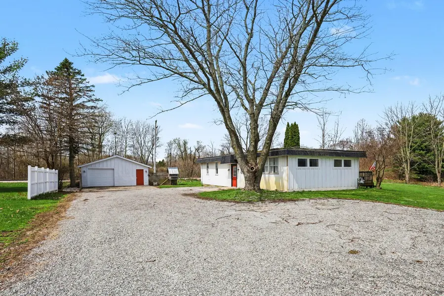 1773 N Newaygo RD, Casnovia Twp, MI 49303