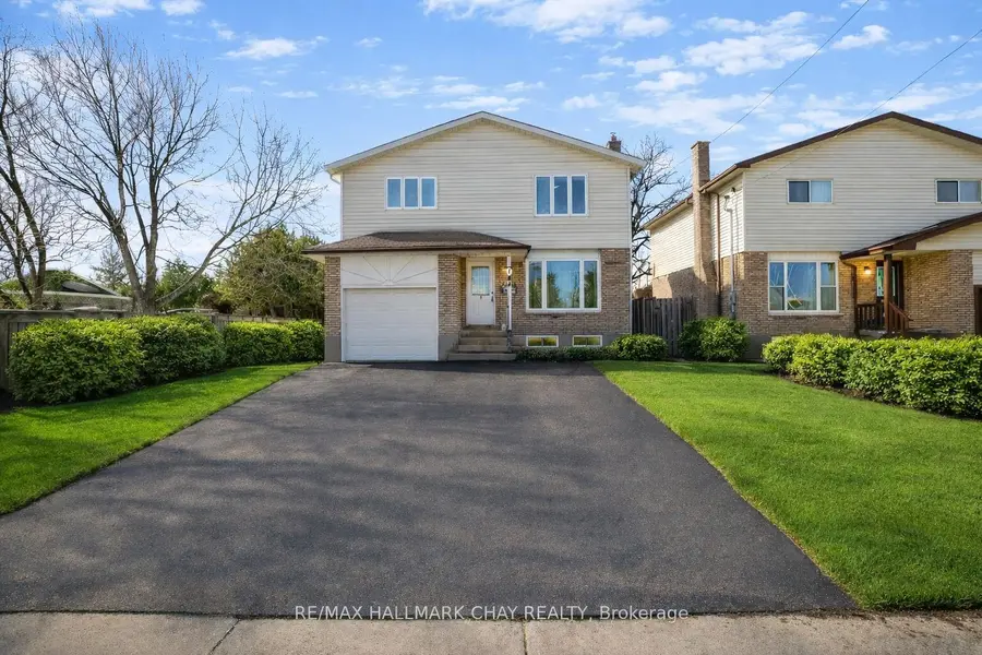 704 Brock ST S, Whitby, ON L1N 4L2