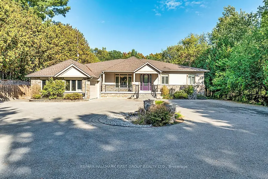 15 Shepherd RD, Whitby, ON L1M 1G8