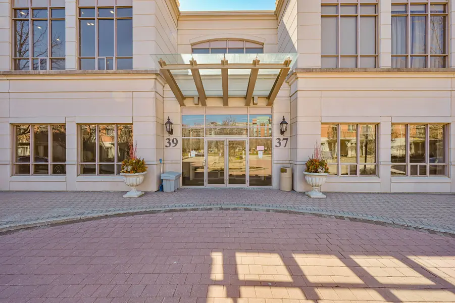37 Galleria Pkwy #319, Markham, ON L3T 0A5