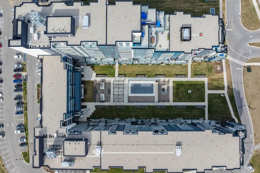 16 Concord PL #705, Grimsby, ON L3M 0J1