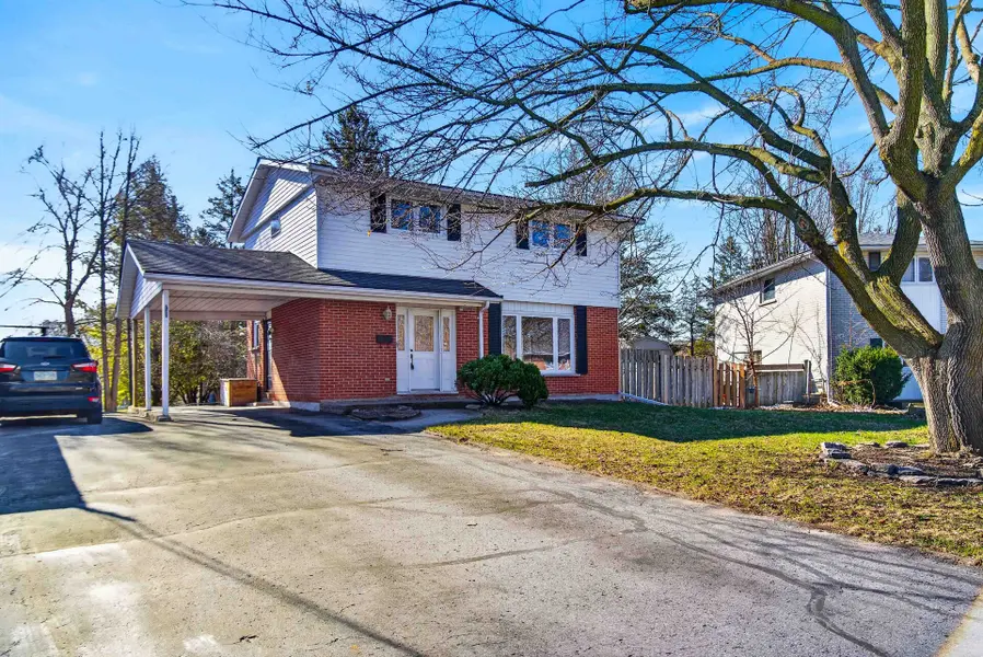 40 Robertson LN, Belleville, ON K8P 4C3