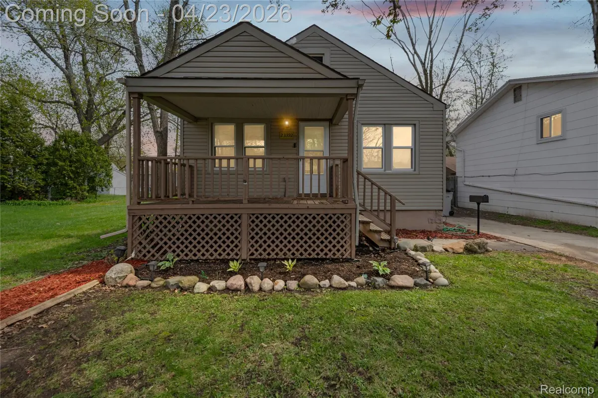 23392 Cayuga AVE, Hazel Park, MI 48030