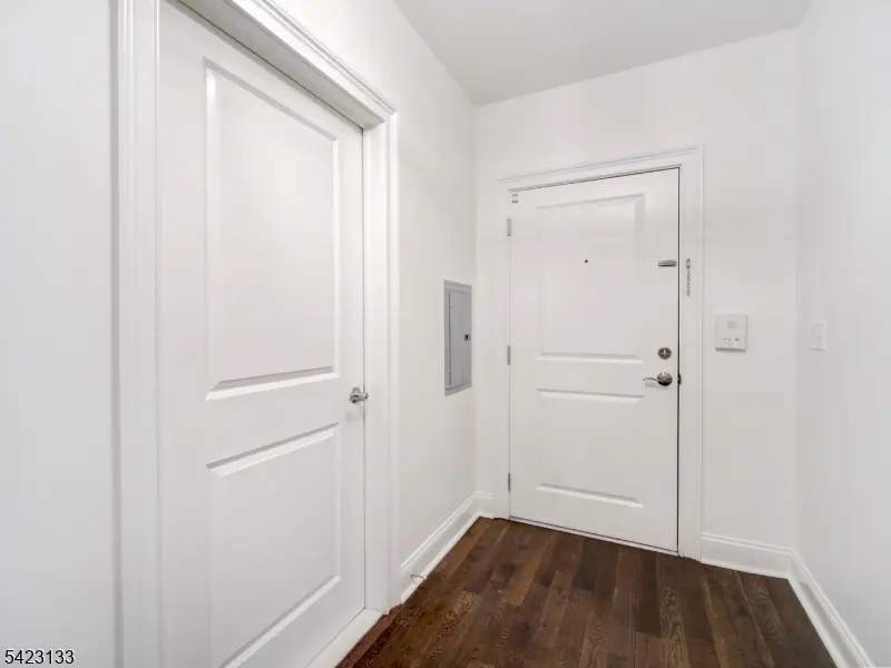 90 Clinton Ave #204, Newark City, NJ 07114