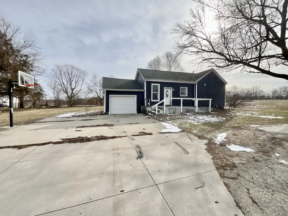 490 Dorrance RD, Coldwater, MI 49036