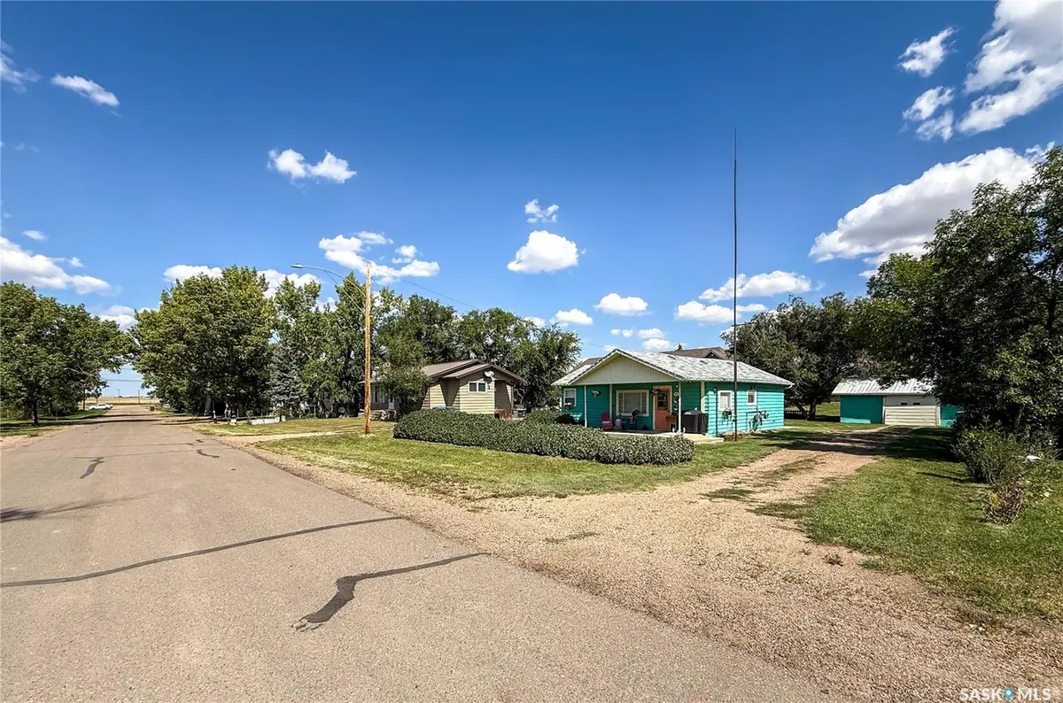114 1st STREET W, Frontier, SK S0N 0W0