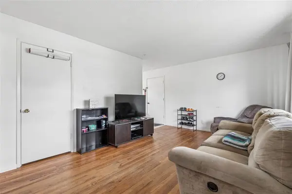 925 Parkview Dr, Marion, IA 52302