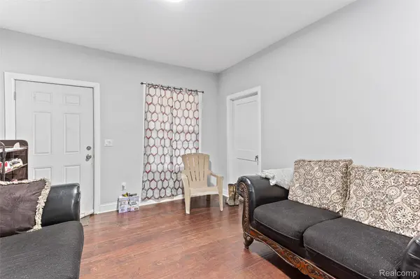 5860 Hazlett ST, Detroit, MI 48210