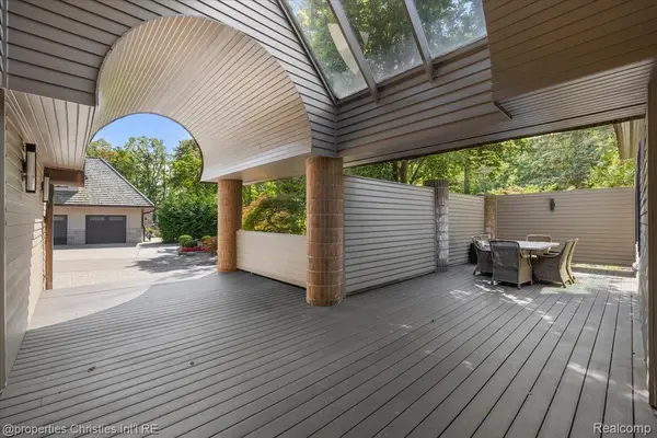 40 Scenic Oaks DR N, Bloomfield Hills, MI 48304