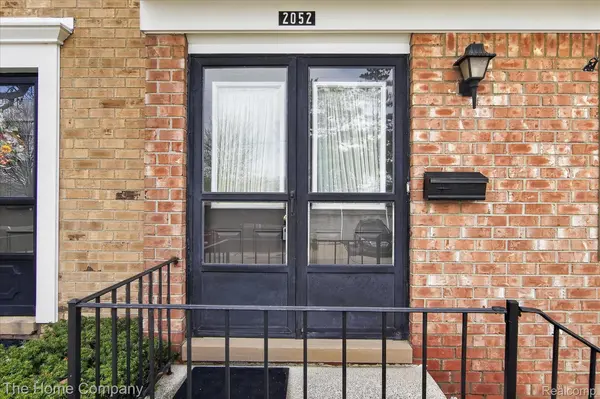 2052 Wickham ST, Royal Oak, MI 48073