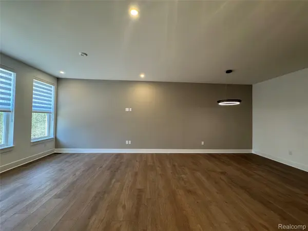 5380 Poppydrew LN, Pittsfield Charter Township, MI 48108