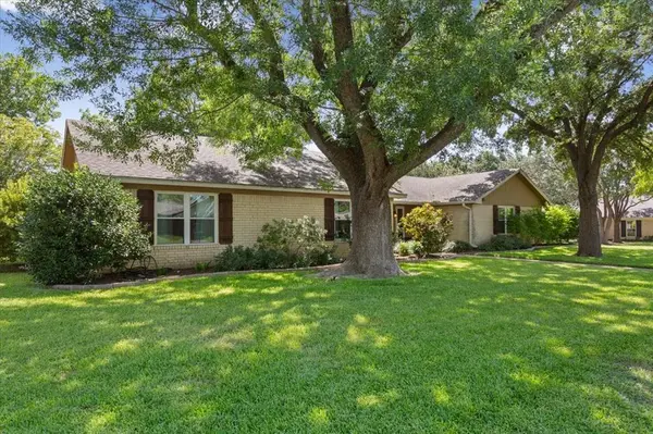 601 Ivy Ann Drive,  Woodway,  TX 76712