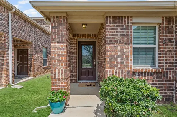 8837 Tenderfoot Lane, Aubrey, TX 76227