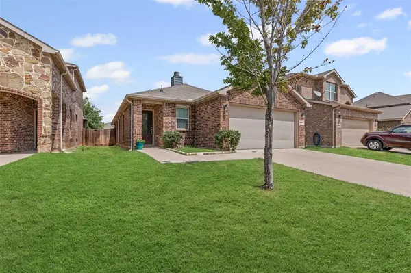 8837 Tenderfoot Lane, Aubrey, TX 76227
