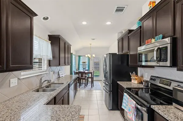 8837 Tenderfoot Lane, Aubrey, TX 76227