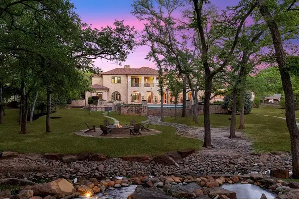 690 S Peytonville Avenue, Southlake, TX 76092