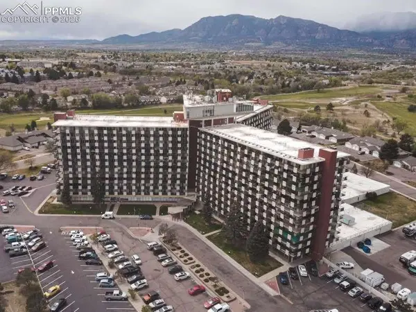 411 Lakewood CIR #B1112, Colorado Springs, CO 80910