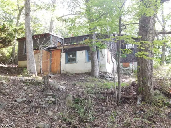 45 Buena Vista Way, Bloomingdale Boro, NJ 07403