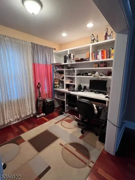 101 Ellington St, East Orange City, NJ 07017