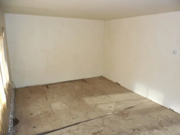 221 Boulevard Dr, Wayne Twp., NJ 07470