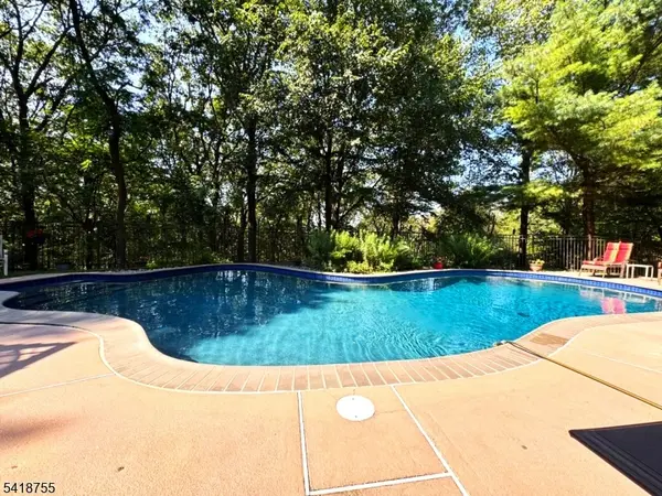 505 Lannon Ln, Bethlehem Twp., NJ 08826