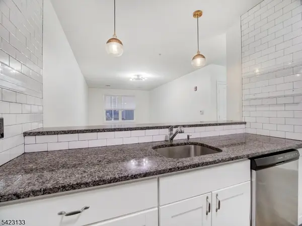 90 Clinton Ave #204, Newark City, NJ 07114