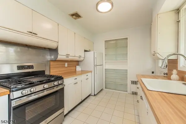 10 Laurel Pl, West Caldwell Twp., NJ 07006