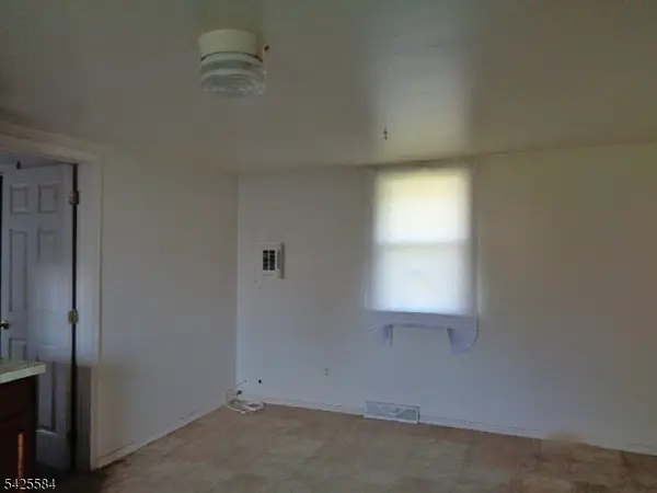 82 Castle Heights Ave, Pennsville Twp., NJ 08070