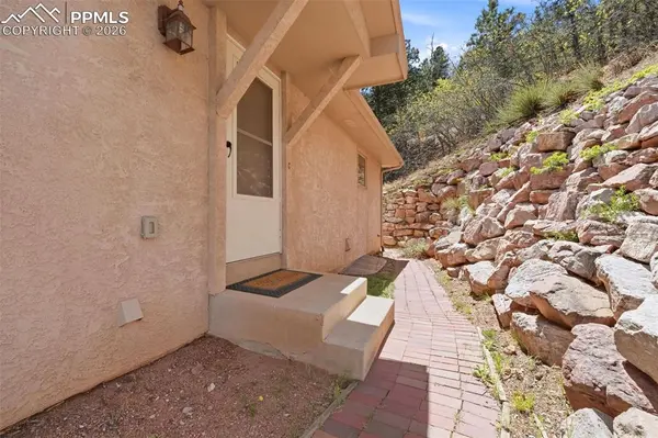 745 Scrub Oak RD, Manitou Springs, CO 80829