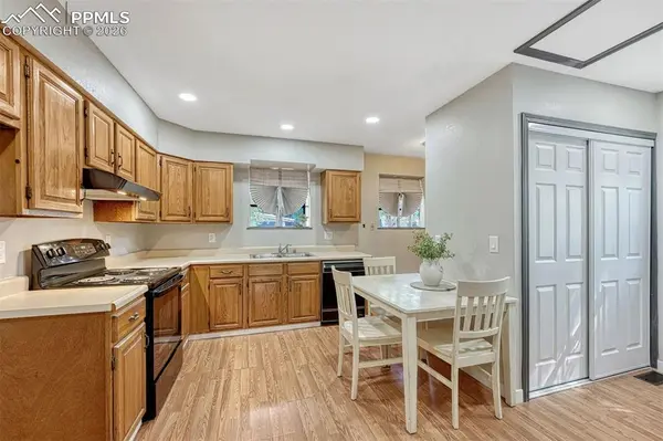 929 S Arcadia ST, Colorado Springs, CO 80903