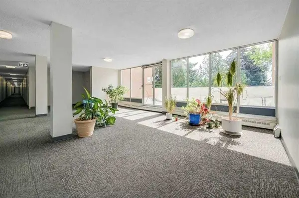 1620 8 AVE NW #367, Calgary, AB T2N 1C4