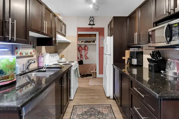 1620 8 AVE NW #367, Calgary, AB T2N 1C4