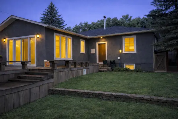 1440 9 ST NW, Calgary, AB T2M 3L2