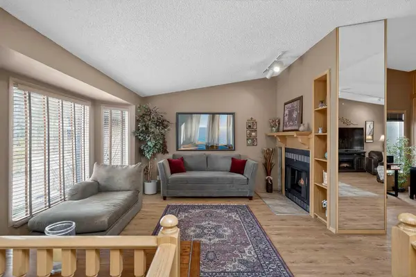 80 Deerbrook RD SE, Calgary, AB T2J6L6