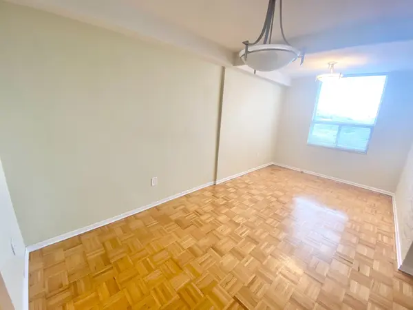 10 Edgecliff Golfway #711, Toronto C11, ON M3C 3A3