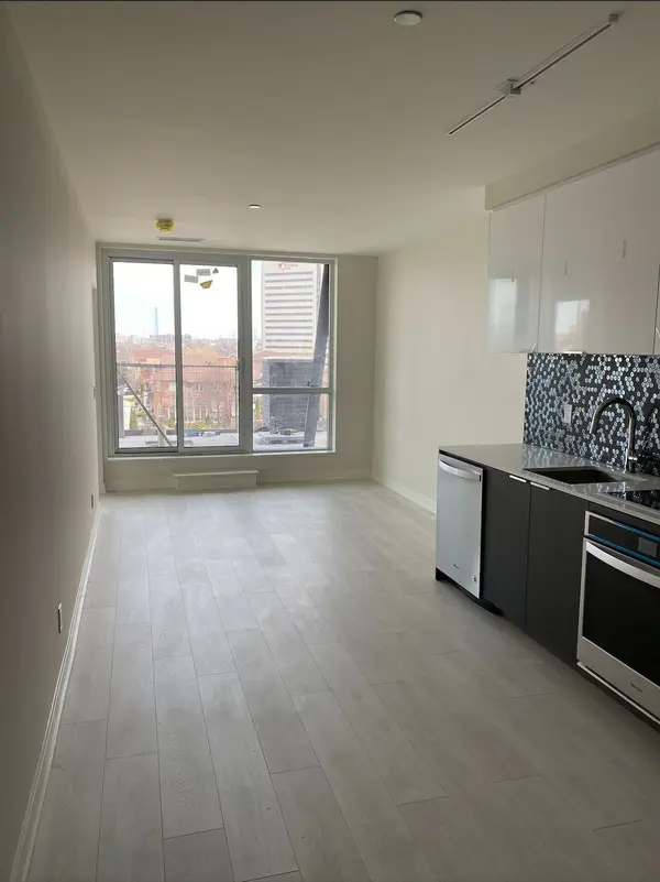 2 Sonic WAY #405, Toronto C11, ON M3C 0P2