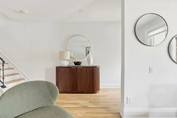 683 Hillsdale AVE E, Toronto C10, ON M4S 1V4