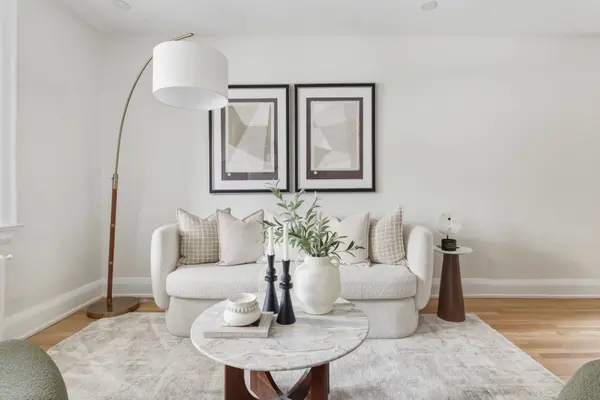 683 Hillsdale AVE E, Toronto C10, ON M4S 1V4