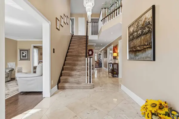 50 Lipton CRES, Whitby, ON L1R 1W7