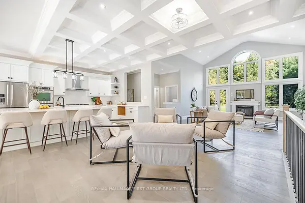 15 Shepherd RD, Whitby, ON L1M 1G8