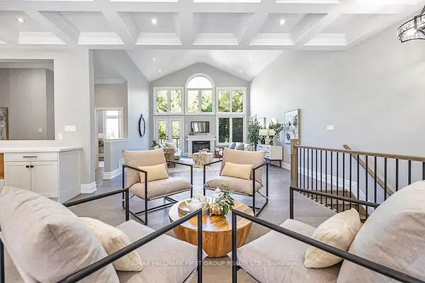 15 Shepherd RD, Whitby, ON L1M 1G8