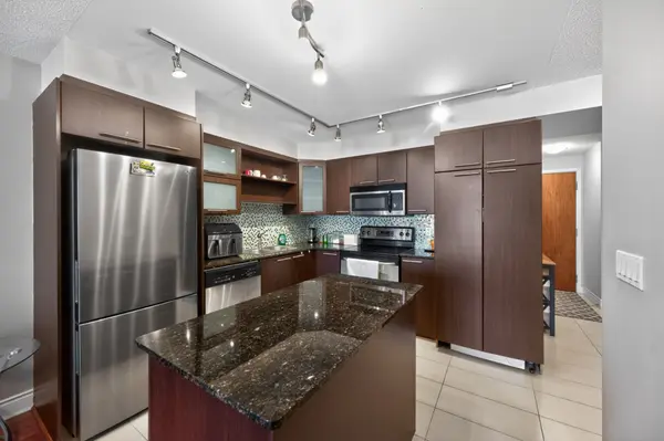 37 Galleria Pkwy #319, Markham, ON L3T 0A5