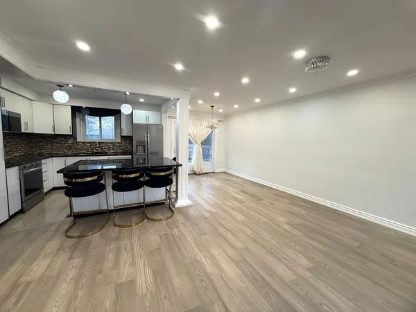 255 Sussex AVE #Main, Richmond Hill, ON L4C 4G6