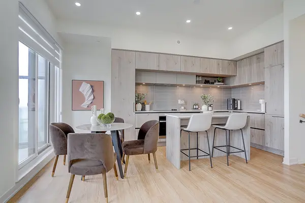 5 Steckley House LN #711, Richmond Hill, ON L4S 0N2