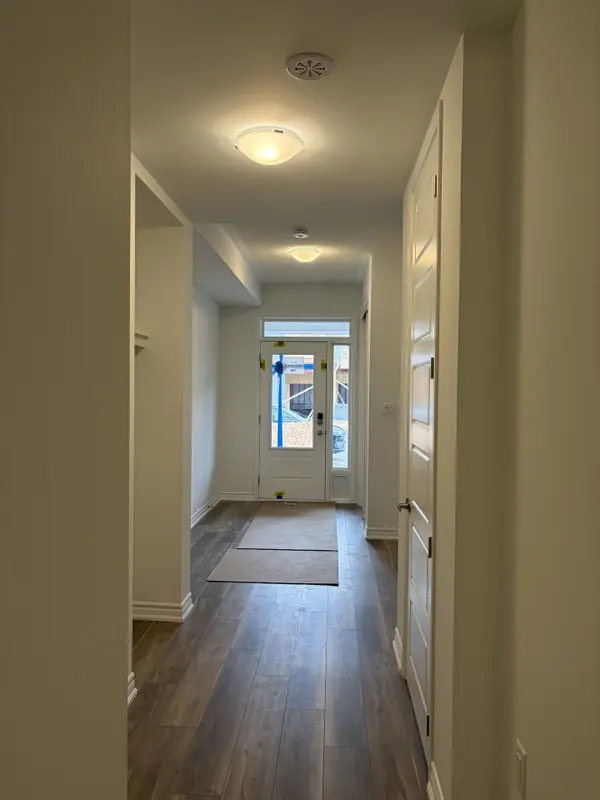 92 Yorkshire DR, Barrie, ON L9J 1B4