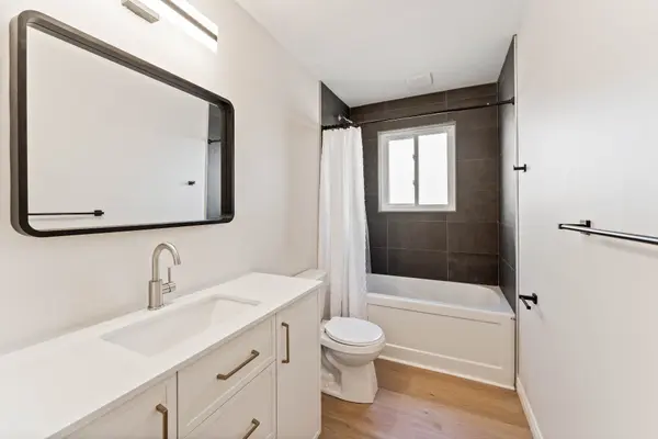 10 Kings CT, Orillia, ON L3V 6S4