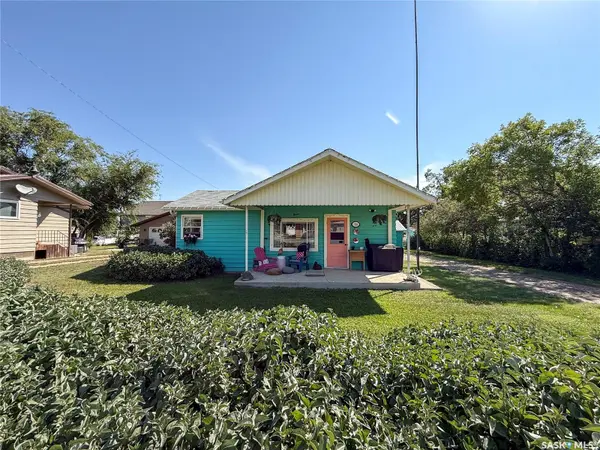 114 1st STREET W, Frontier, SK S0N 0W0